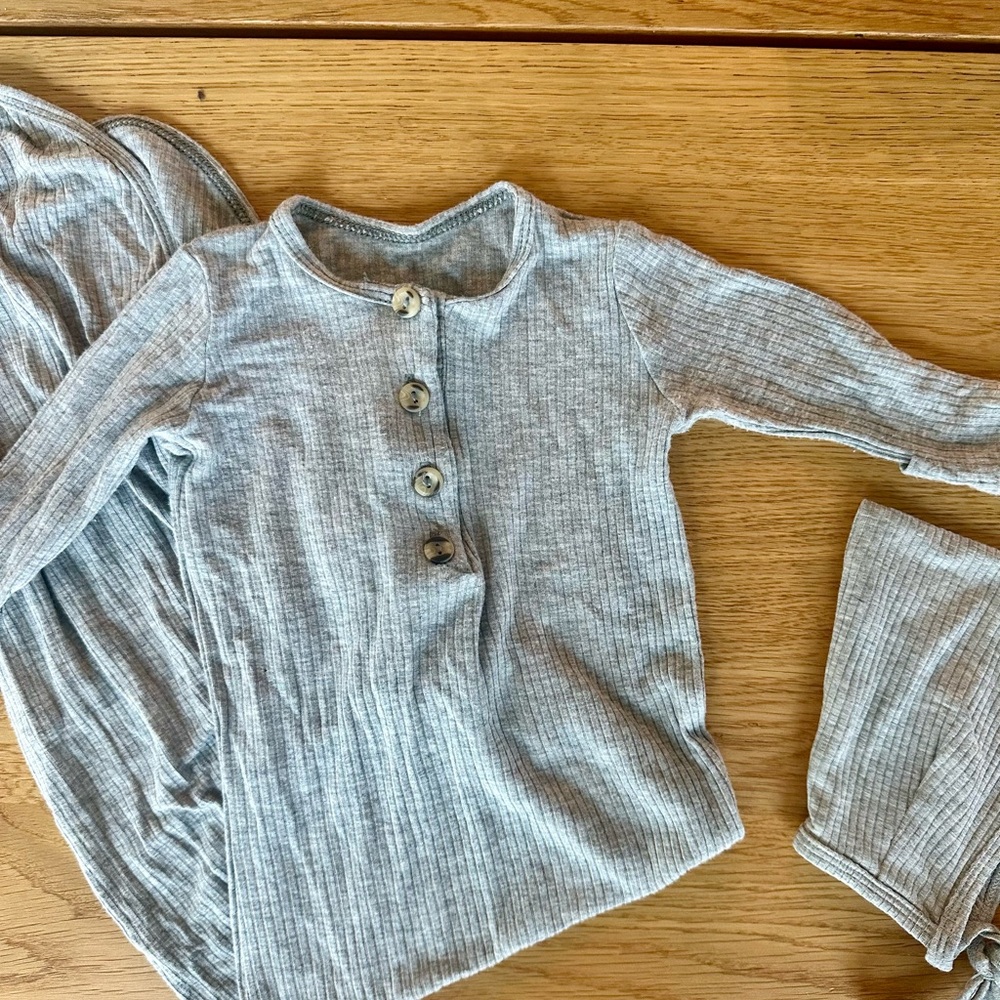 Lou Lou & Company Baby Grey Ribbed Knotted Gown & Matching Bonnet!!